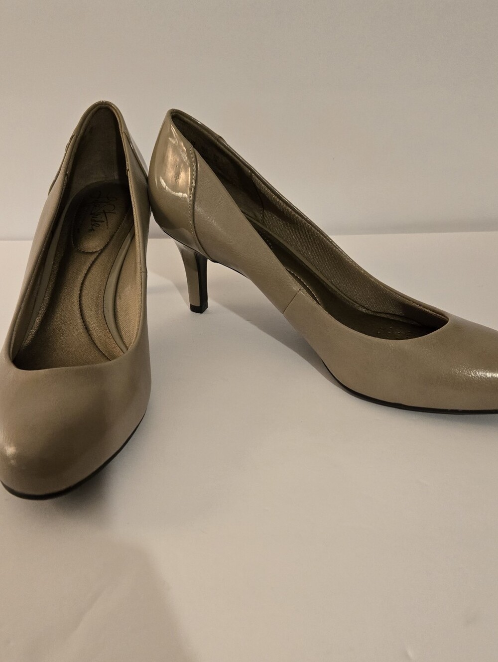 Life Stride Soft System Womens Beige Pumps Size 11M Style Lively 3" Heel